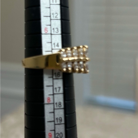Gold and Diamond Ring. 1 carat total weight diamonds Size 7. - Picture 3 of 8